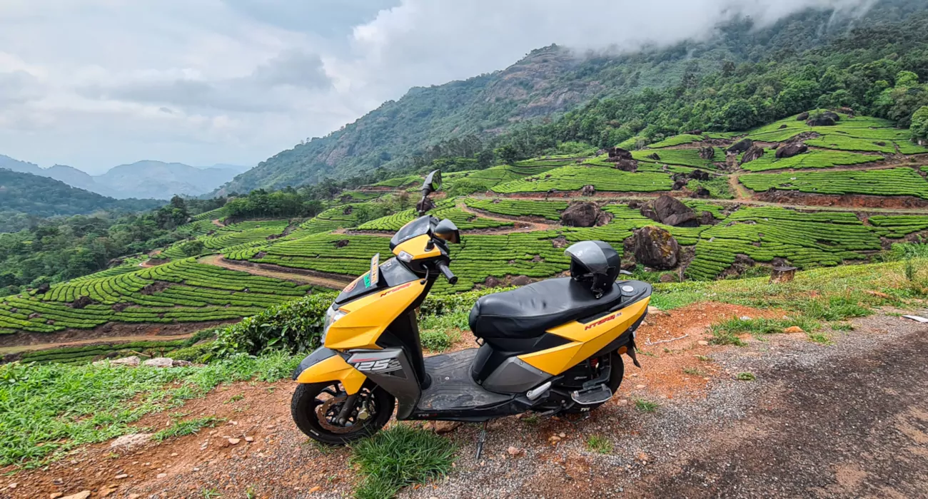 Munnar: Exploring the Tea Plantations by Motorbike