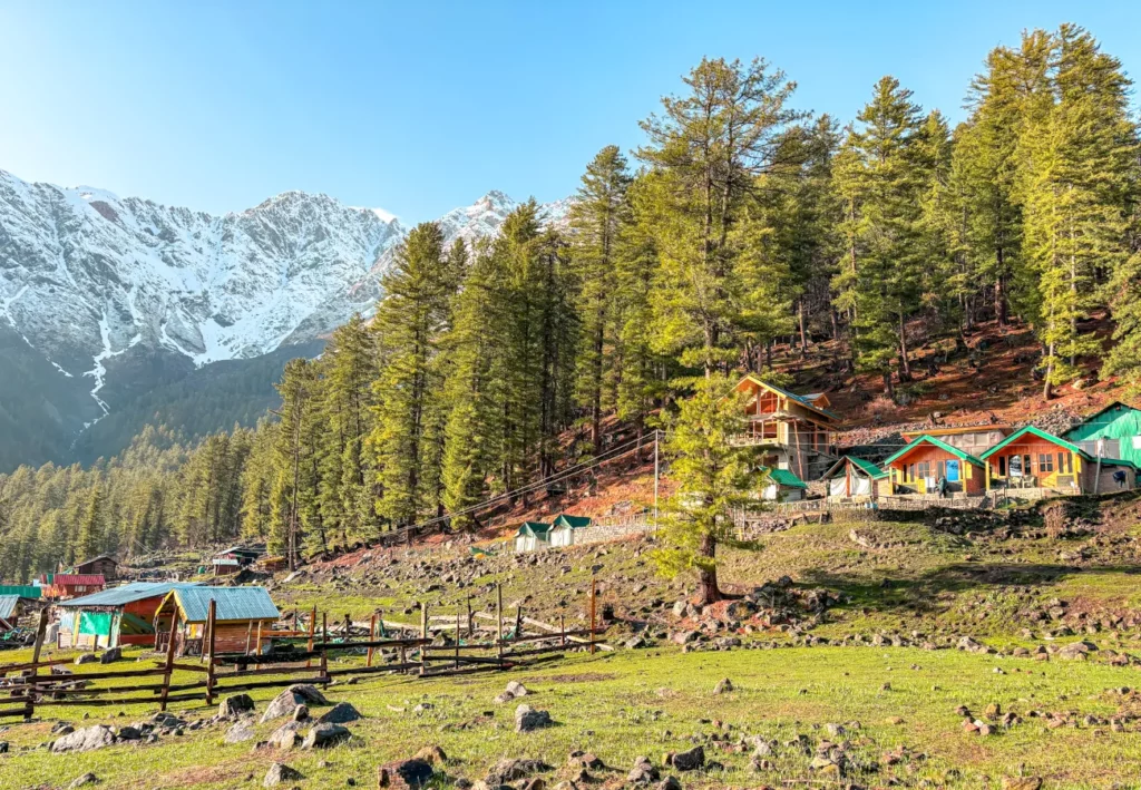 The homestays of Kutla, reachable from Tosh in the Parvati Valley