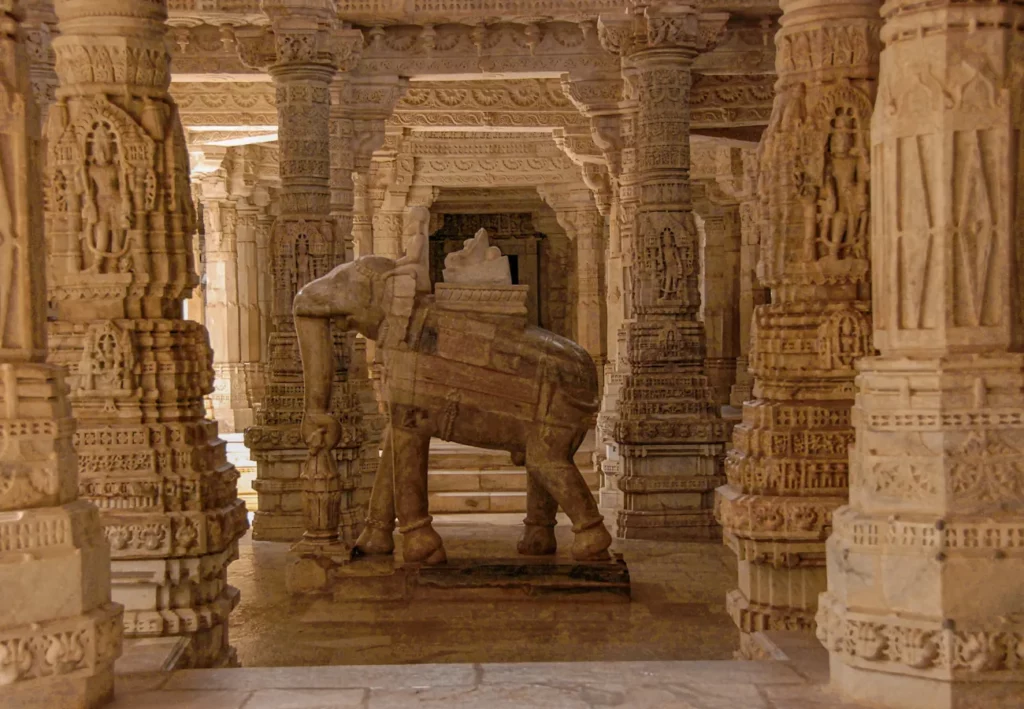 Dettagliatissimi intagli nei templi di Ranakpur